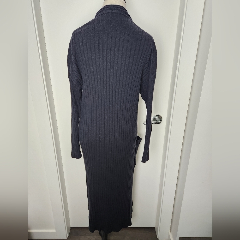Aritzia Long Black Ribbed Lounge Coat - Picture 4 of 11